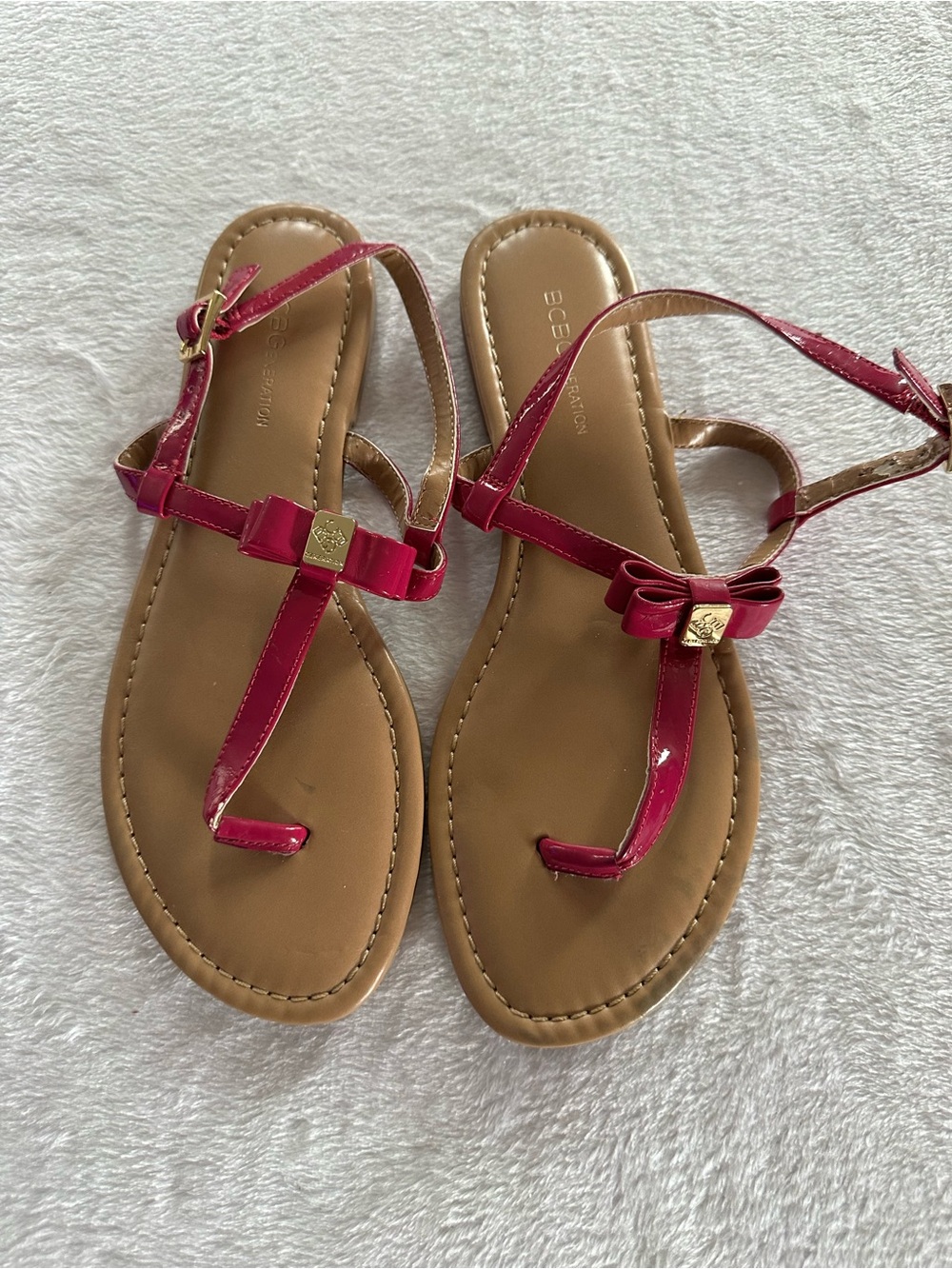 BCBGeneration Kalinda Flat T-Strap Bow Sandals Fuchsia Size 6